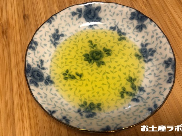 小豆島産エクストラバージンオリーブオイル[手摘み]　お皿に出した写真2