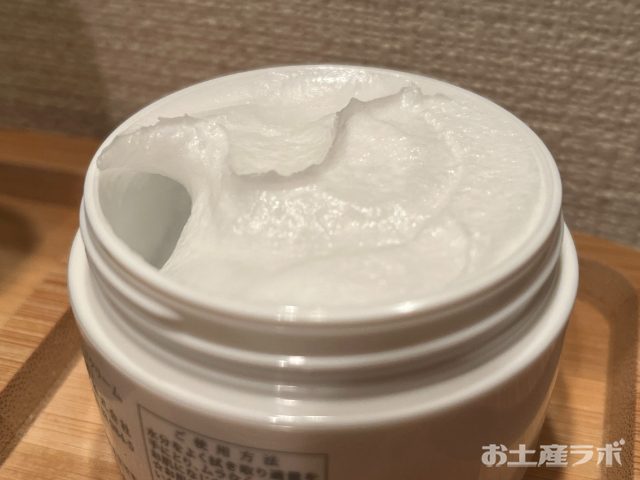 トレアしっとりオリーブハンドクリーム カップタイプ　中パッケージ　テクスチャー