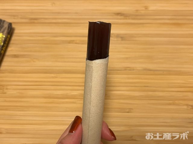 筏羊羹　包み紙をはがした写真