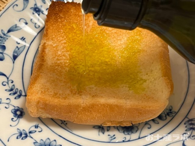 オリーブ公園エクストラバージンオリーブオイル　パン