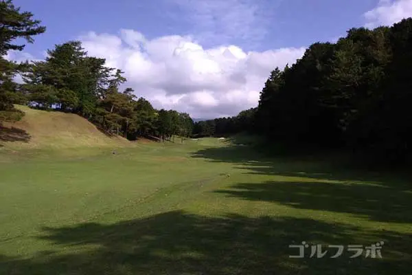 沼津ゴルフクラブの伊豆4ホールのティーグラウンド
