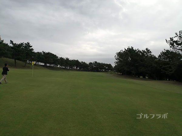 鎌倉パブリックゴルフ場の13番ホールの2打目