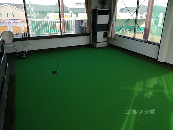 京葉ゴルフセンターのパットの練習