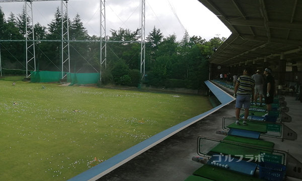中山ゴルフセンターの打席