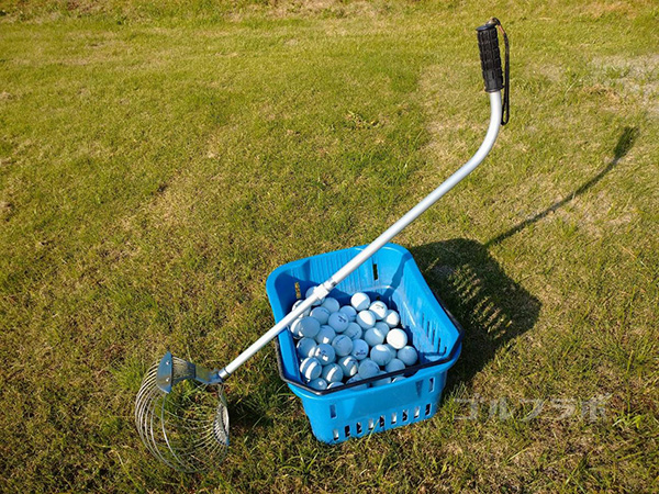 .ジャンボゴルフクラブのバンカー練習場のボール