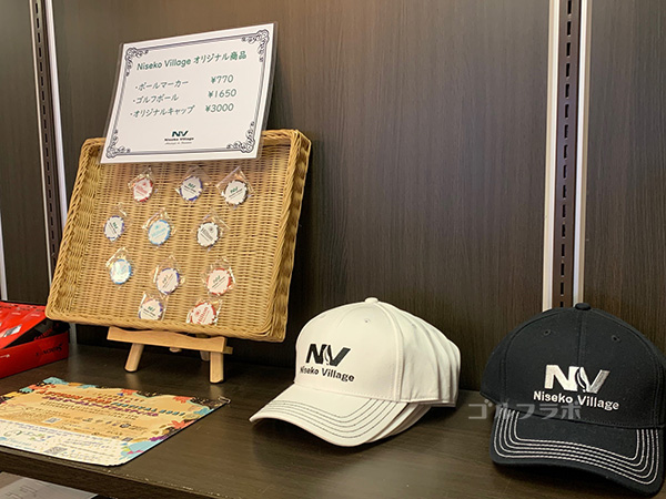 ニセコビレッジゴルフコースのショップの帽子