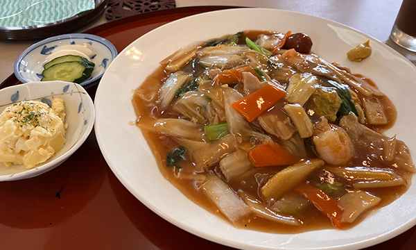 SIRル・ペタウゴルフコースのあんかけ焼きそば