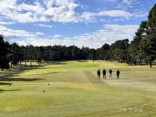 霞ケ関カンツリー倶楽部西コースの1番コース