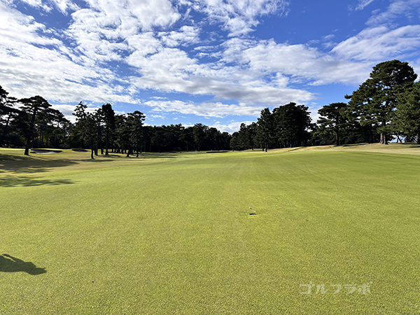 霞ケ関カンツリー倶楽部西コースの1番コース
